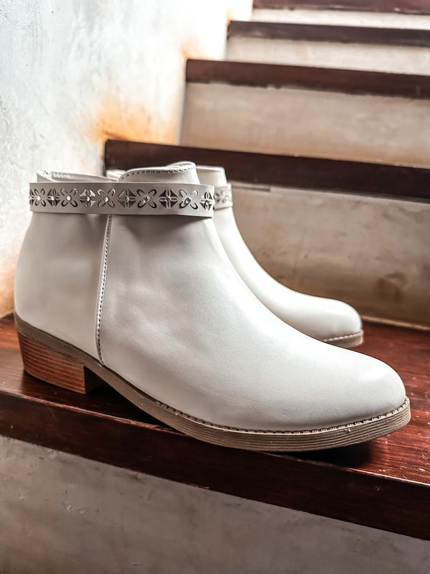 Tinsel Studs White Boots