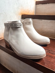 Tinsel Studs White Boots