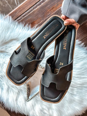 Hera Crown Black Sandals